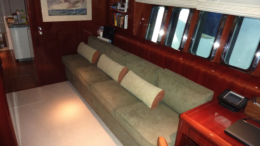 Yacht CLAN V - Lower Salon.jpg