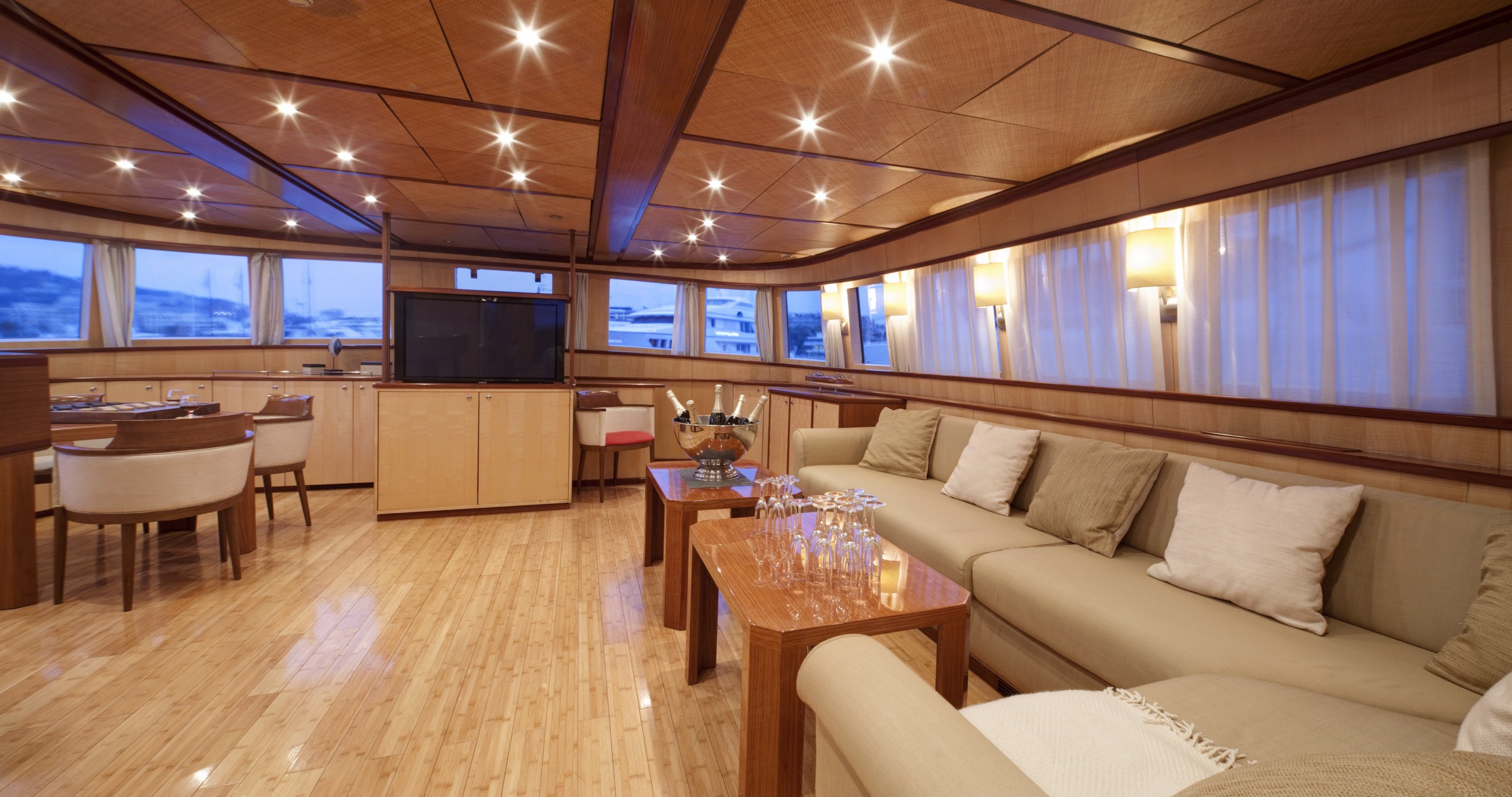 Yacht CLARA ONE - Main Salon.jpg