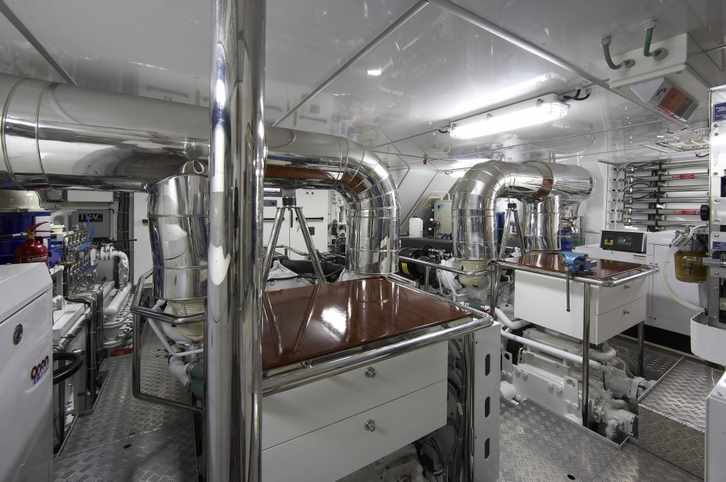 Yacht CYRUS ONE -  Engine Romm.jpg
