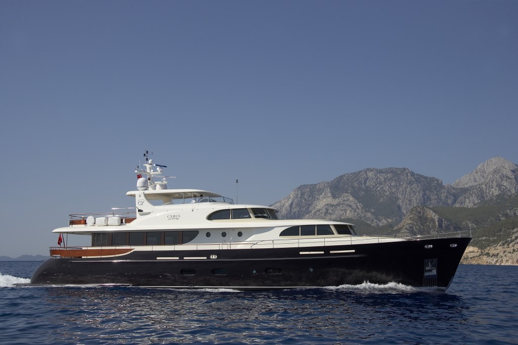 Yacht CYRUS ONE -  Profile.jpg