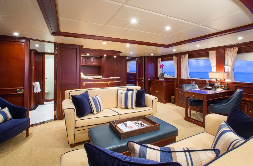 Yacht Camarina Royale -  Skylounge.jpg