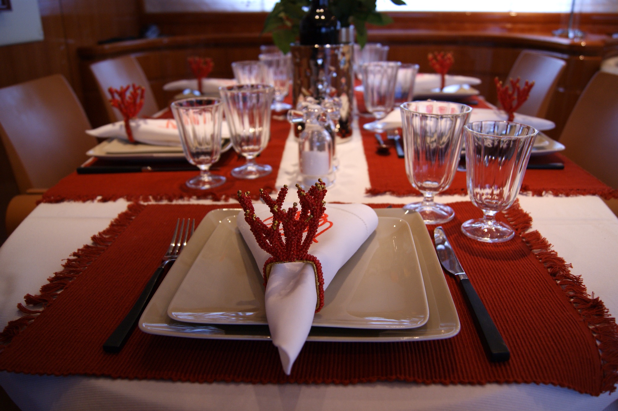 Yacht DILIAS -  Dining Detail.jpg
