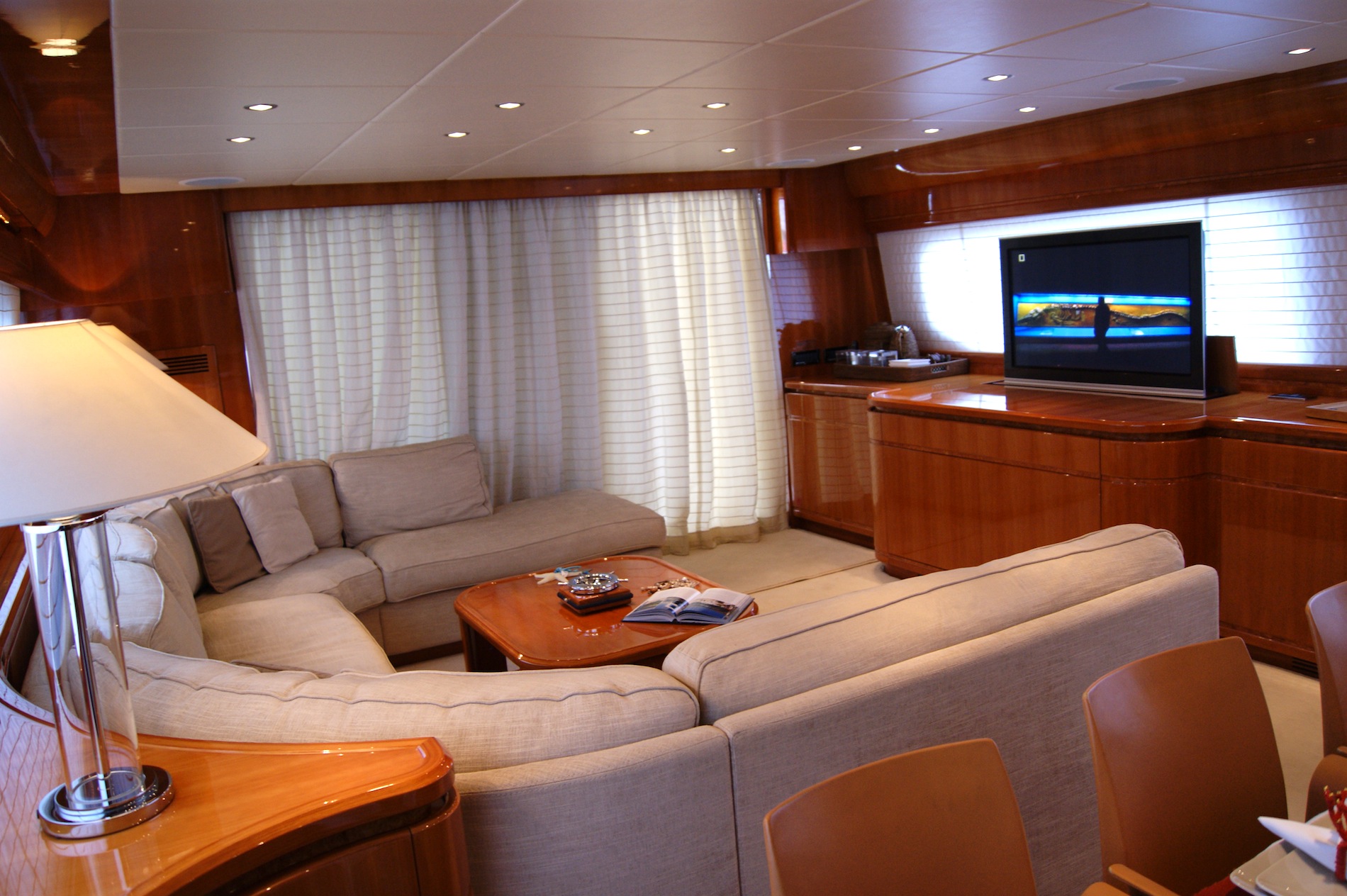 Yacht DILIAS -  Salon.jpg