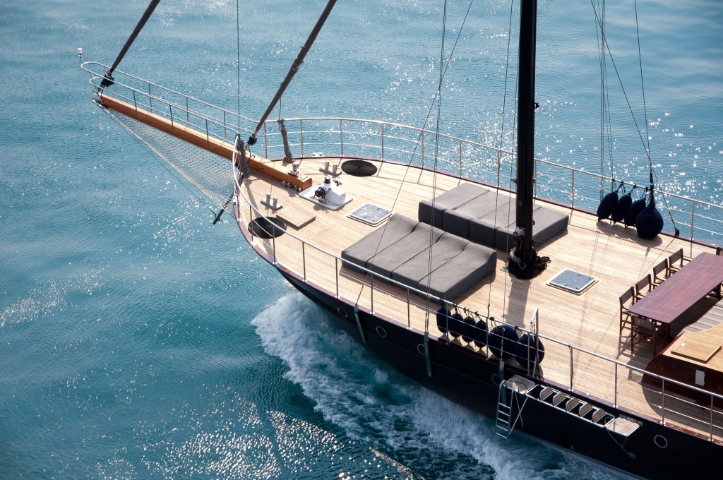 Yacht DOLCE VITA -  Spacious decks.jpg