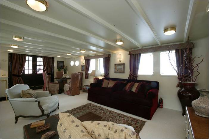 Yacht DP MONITOR - Main Salon.jpg