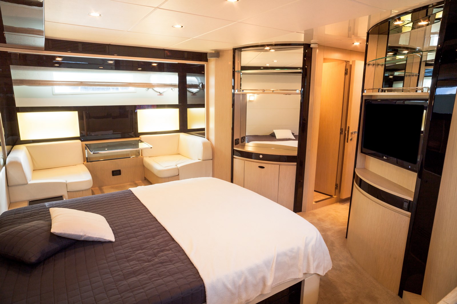 Yacht Dolce Mia - Master Cabin.jpg