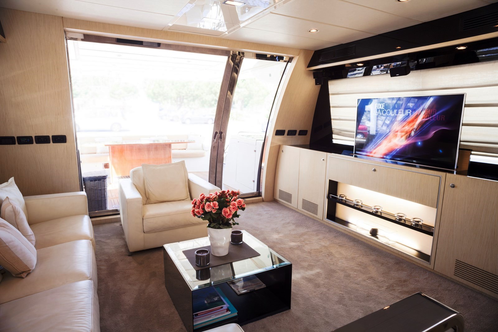 Yacht Dolce Mia - Salon looking Aft.jpg
