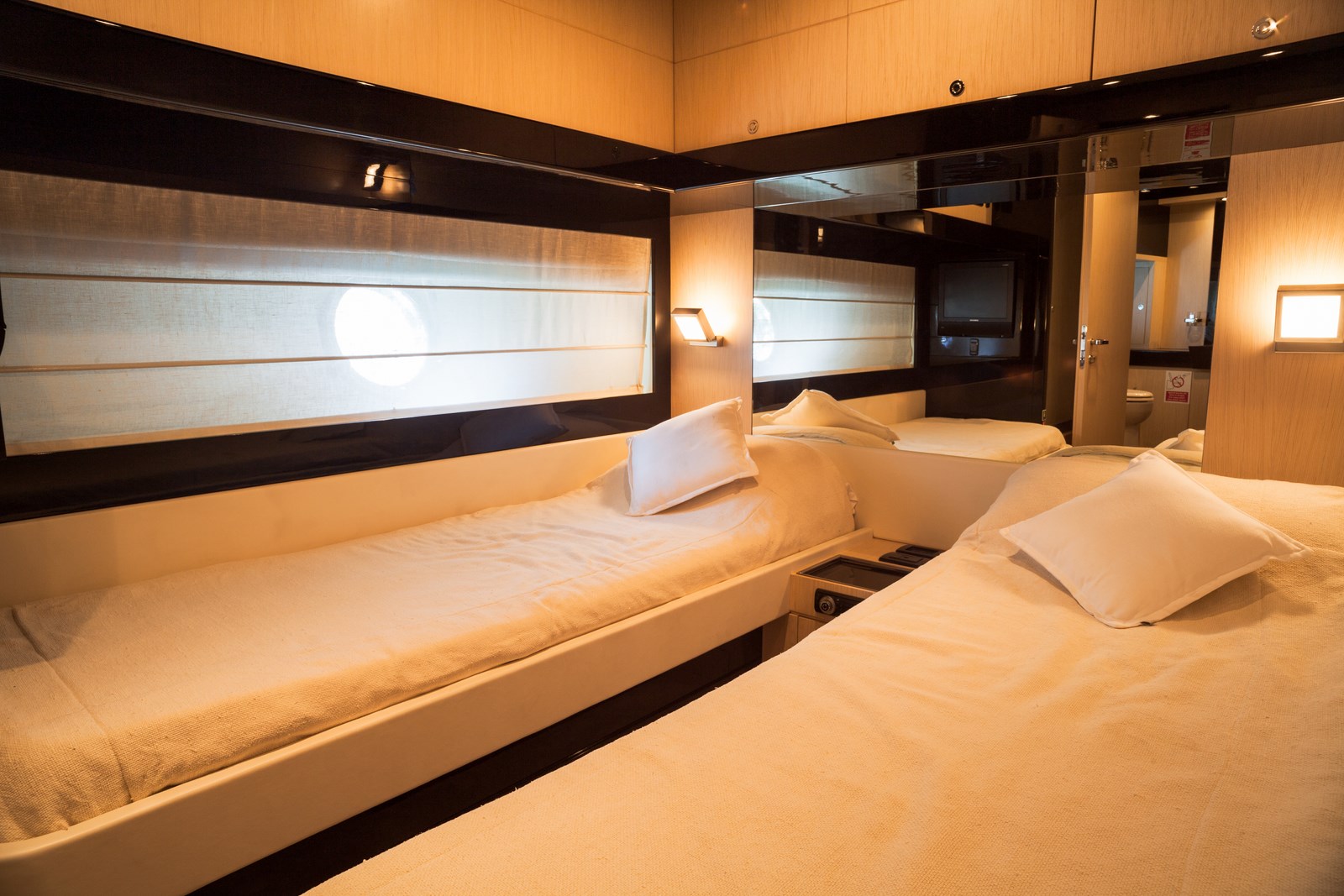 Yacht Dolce Mia - Twin Cabin.jpg