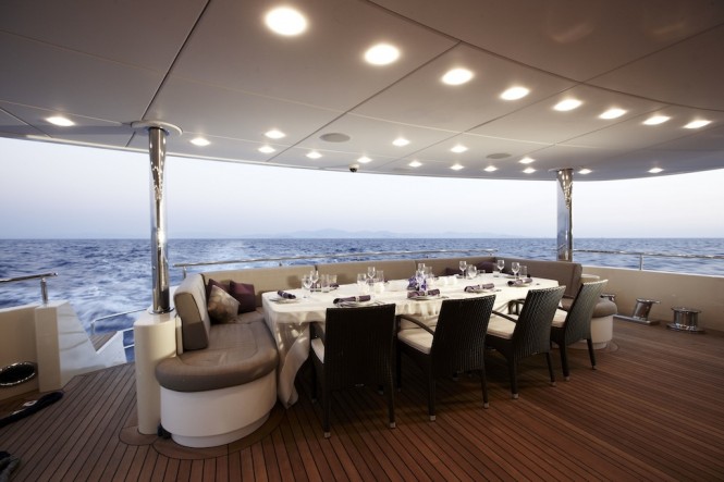 Yacht E&E Underway.jpg