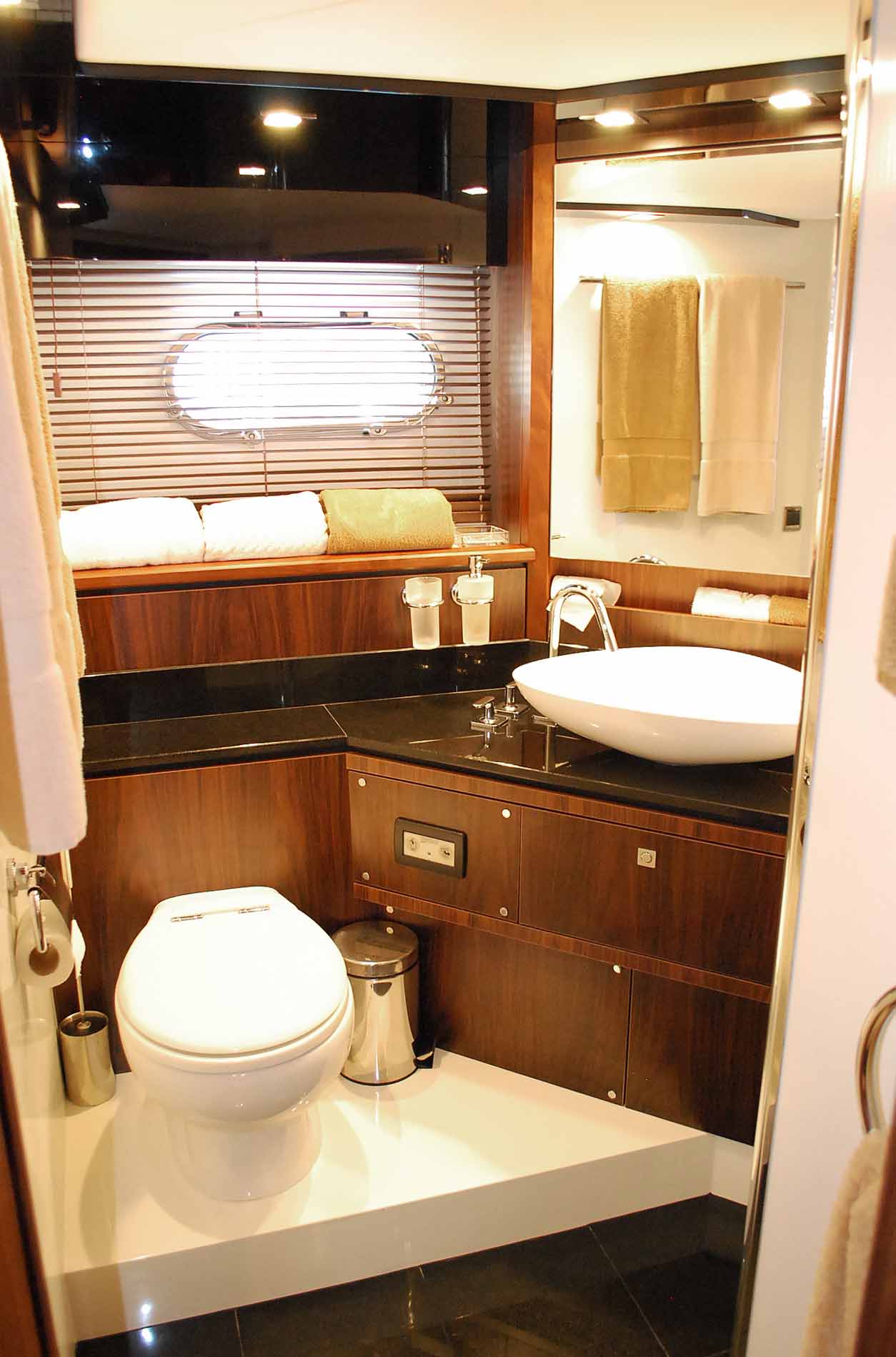 Yacht EAGLE II -  Master Ensuite.jpg