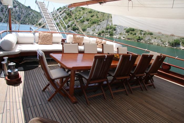 Yacht ELEGANZA -  Aft Deck 2.jpg