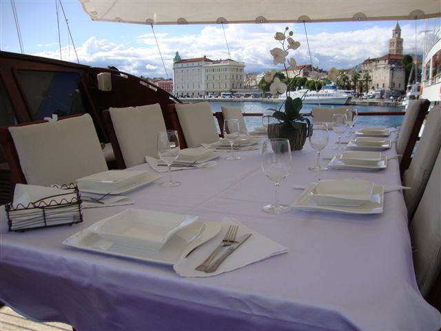 Yacht ELEGANZA -  Al Fresco Dining.jpg