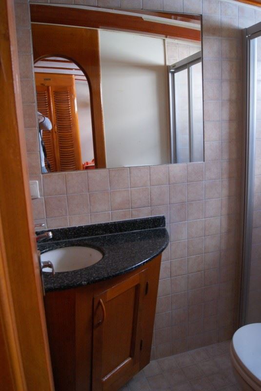 Yacht ELEGANZA -  Guest Ensuite 2.jpg