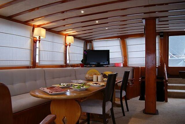 Yacht ELEGANZA -  Salon.jpg