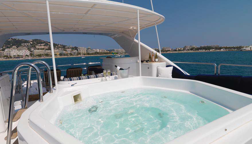 Yacht ENCHANTRESS -  Sundeck Spa Pool.jpg
