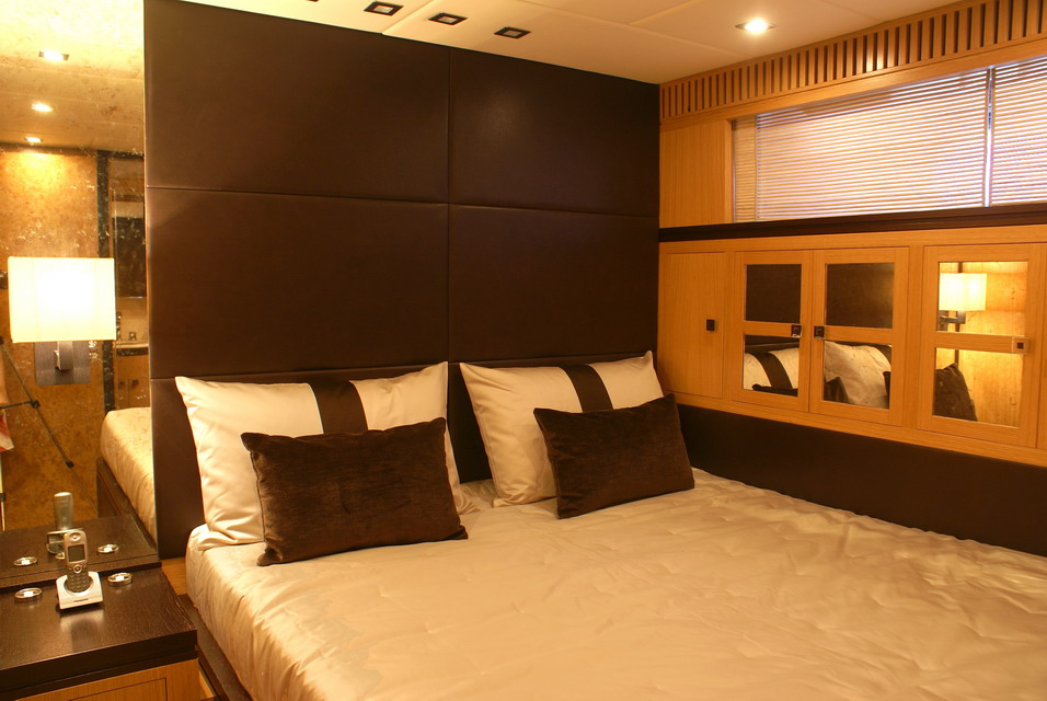 Yacht EOL B -  Double Cabin.jpg