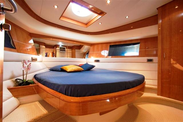 Yacht Enius - VIP Cabin.jpg