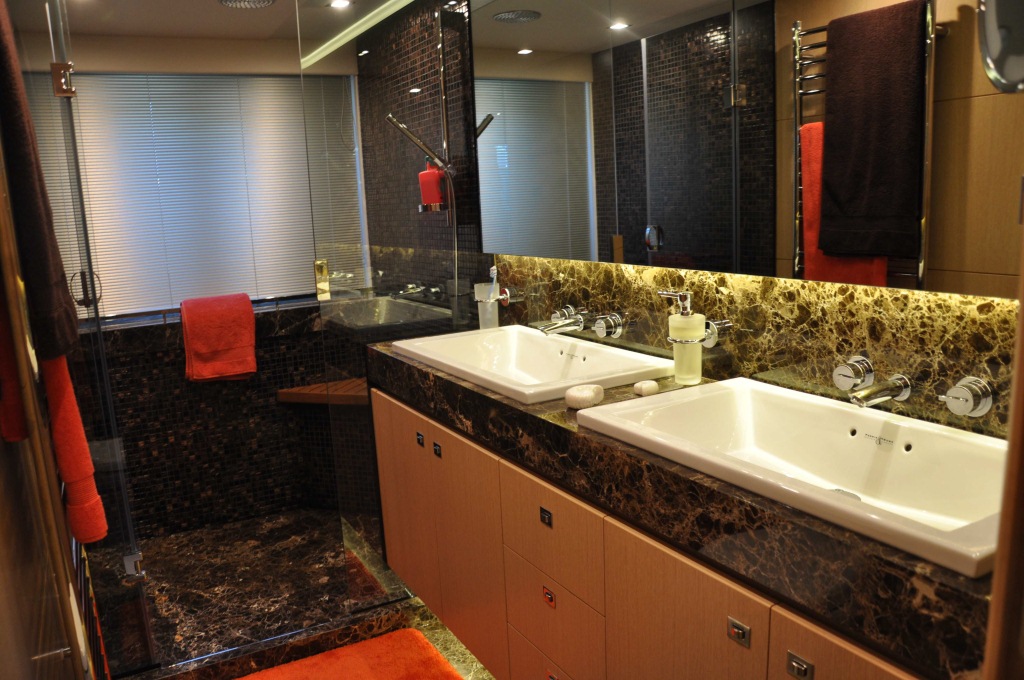 Yacht FLOREVA 2 -  Bathroom.jpg