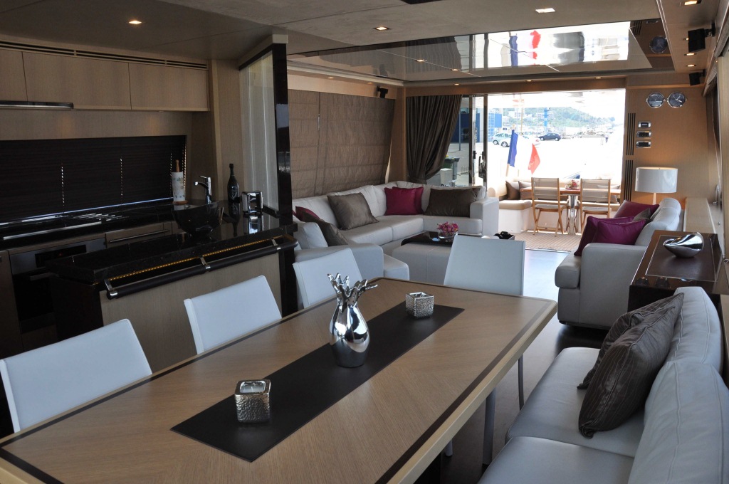 Yacht FLOREVA 2 -  Dining area.jpg