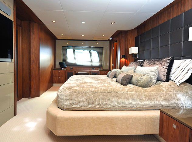 Yacht FREE WILLI -  Master Cabin.jpg
