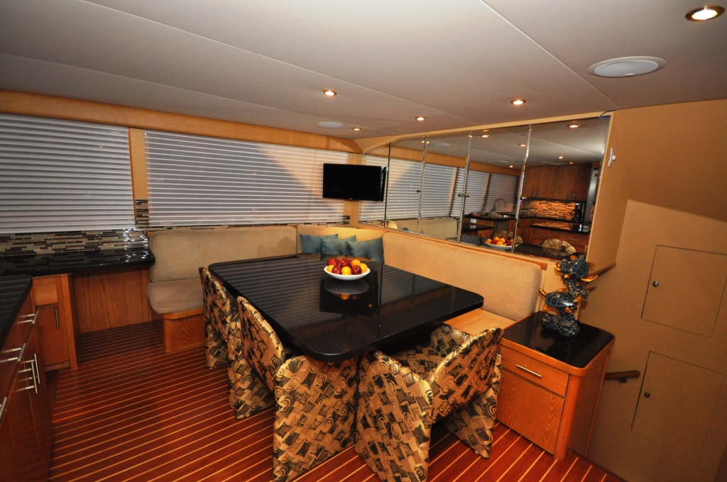 Yacht GOLDEN GIRL - Galley Dining.JPG