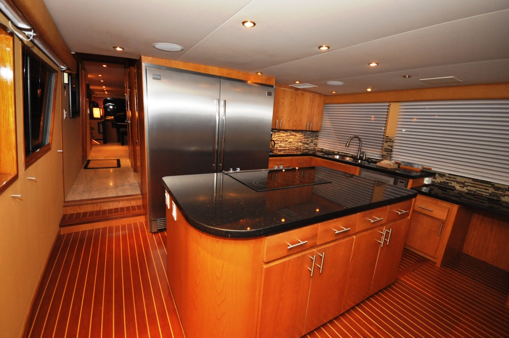 Yacht GOLDEN GIRL - Galley.JPG