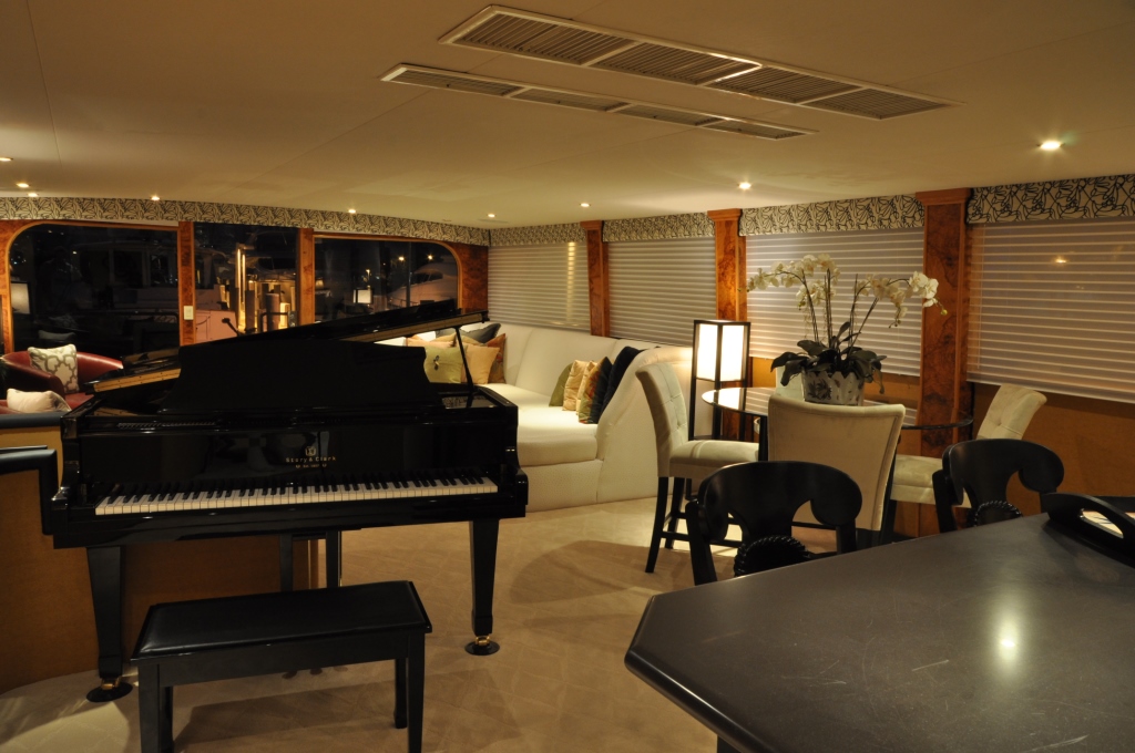 Yacht GOLDEN GIRL - Main Slaon 2.JPG