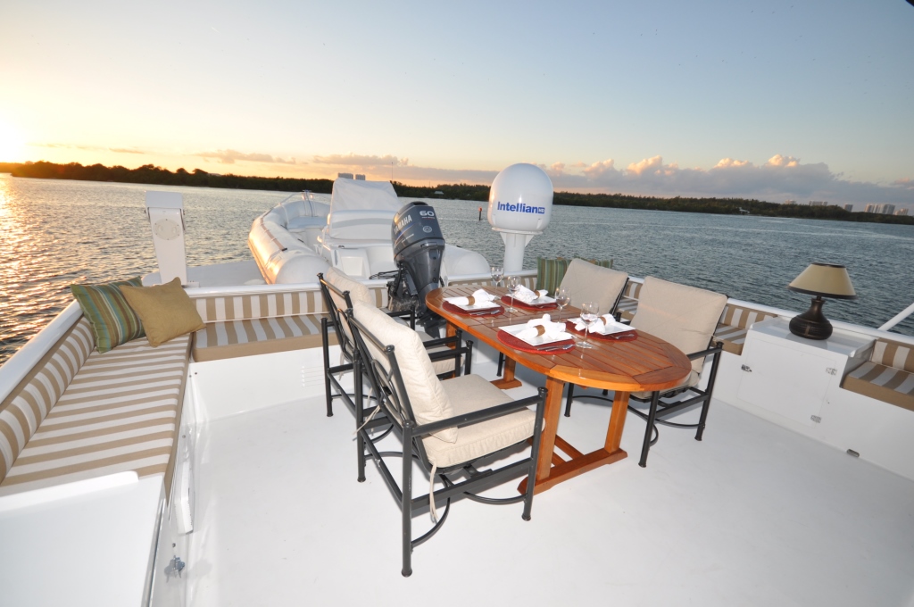 Yacht GOLDEN GIRL - Sundeck Dining.JPG