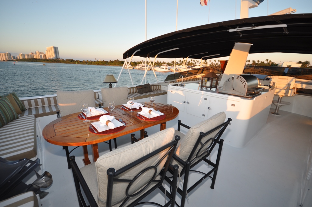 Yacht GOLDEN GIRL - Sundeck.JPG