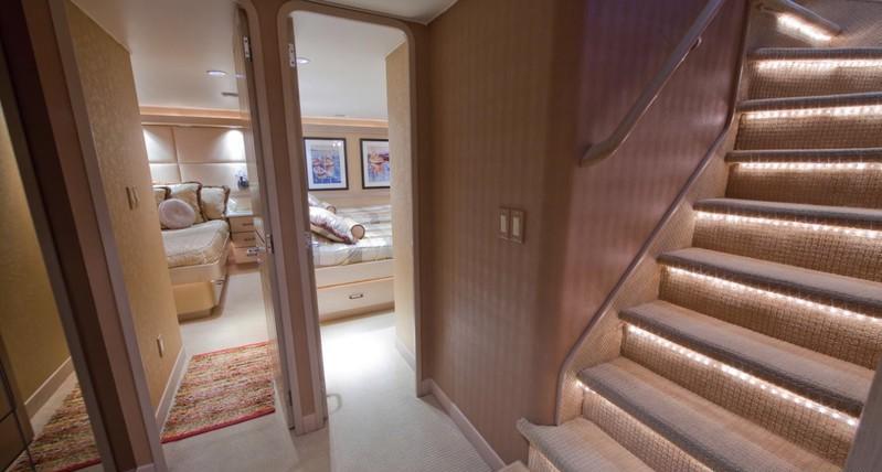 Yacht GOLDEN TOUCH - Companionway.jpg