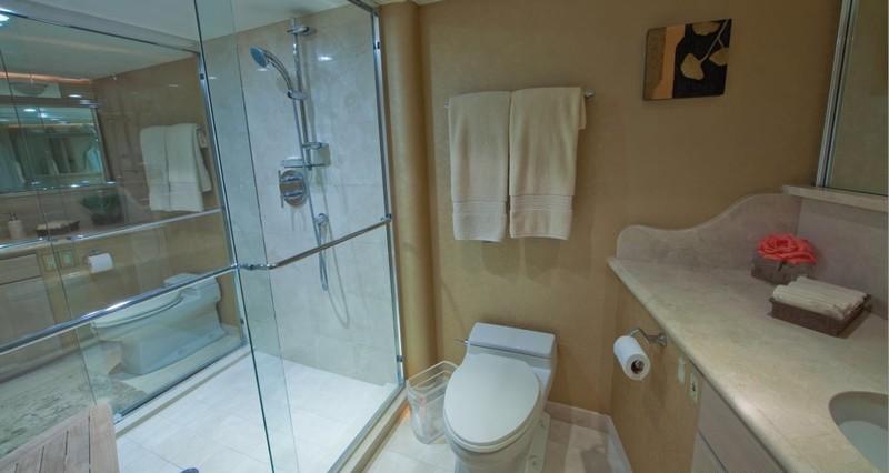 Yacht GOLDEN TOUCH - Master Ensuite.jpg