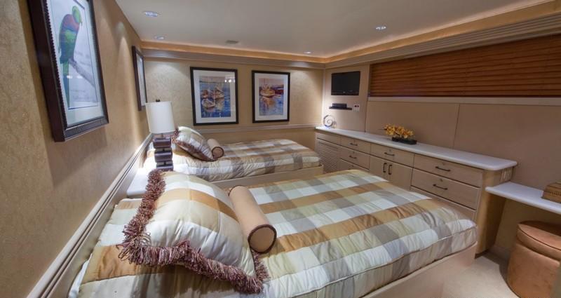 Yacht GOLDEN TOUCH - Twin Cabin.jpg