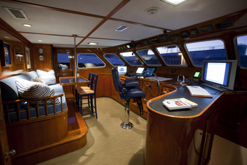 Yacht Georgiana - Wheelhouse.jpg