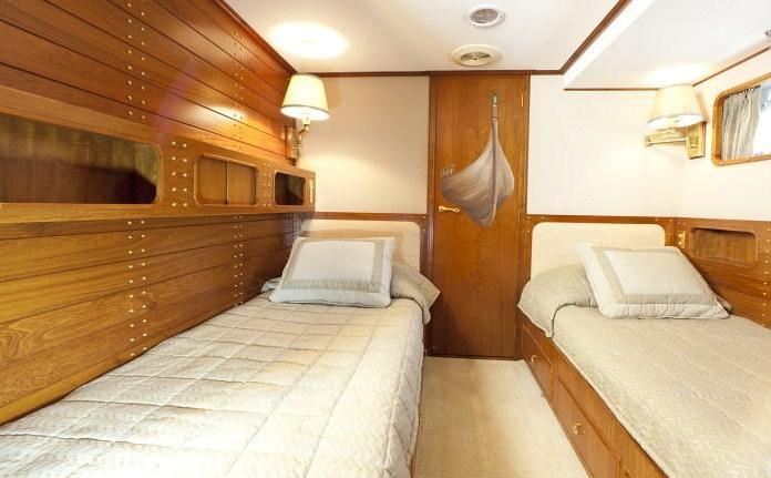 Yacht IMPETUOUS -  Twin Cabin 2.jpg