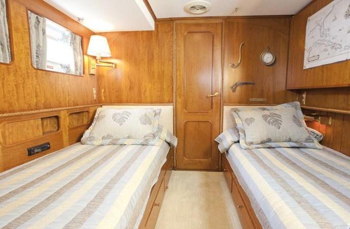 Yacht IMPETUOUS -  Twin Cabin.jpg