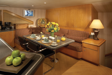 Yacht INDEPENDENCE 2 -  Galley Dinette 2.jpg