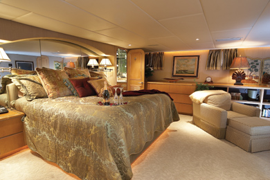 Yacht INDEPENDENCE 2 -  Master Cabin.jpg