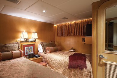 Yacht INDEPENDENCE 2 -  Twin Cabin.jpg