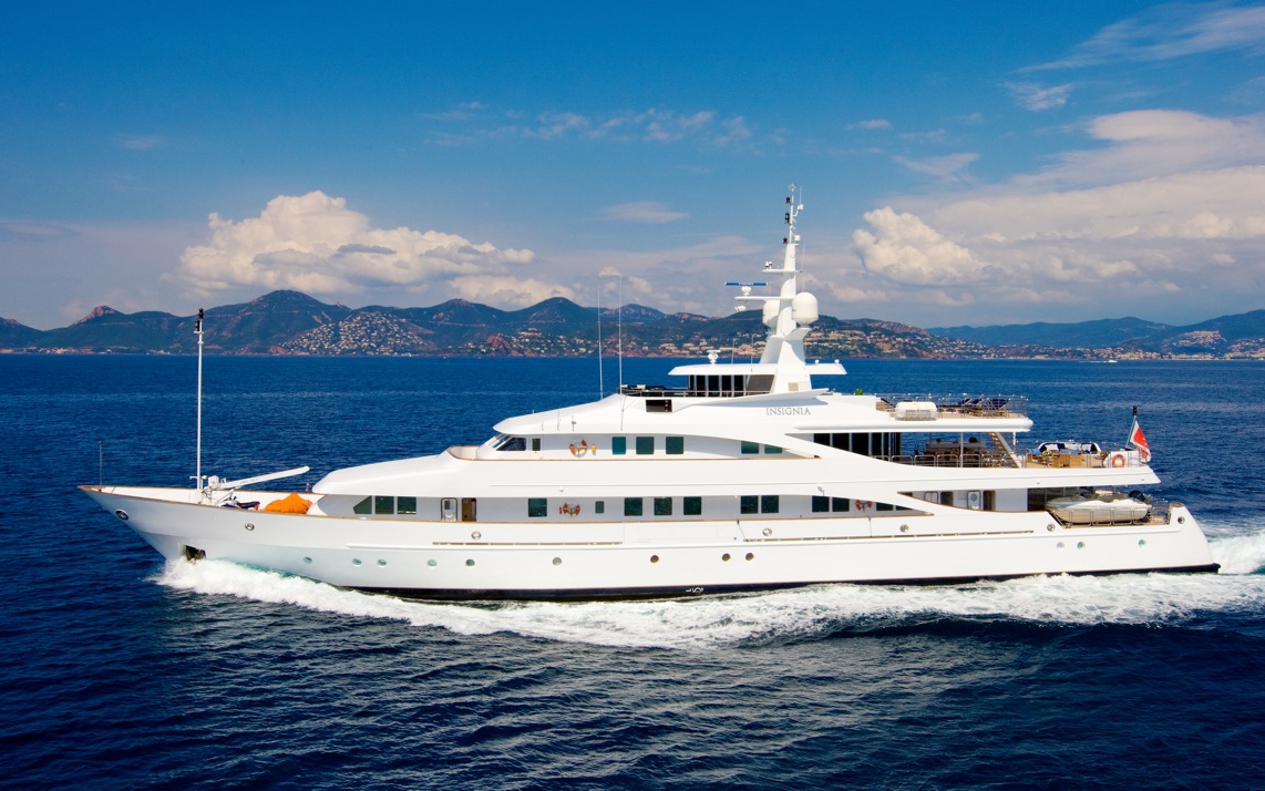 Yacht INSIGNIA - Profile.jpg