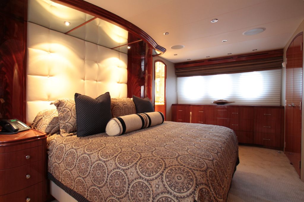 Yacht ISLAND COWBOY -  Master Cabin.jpg