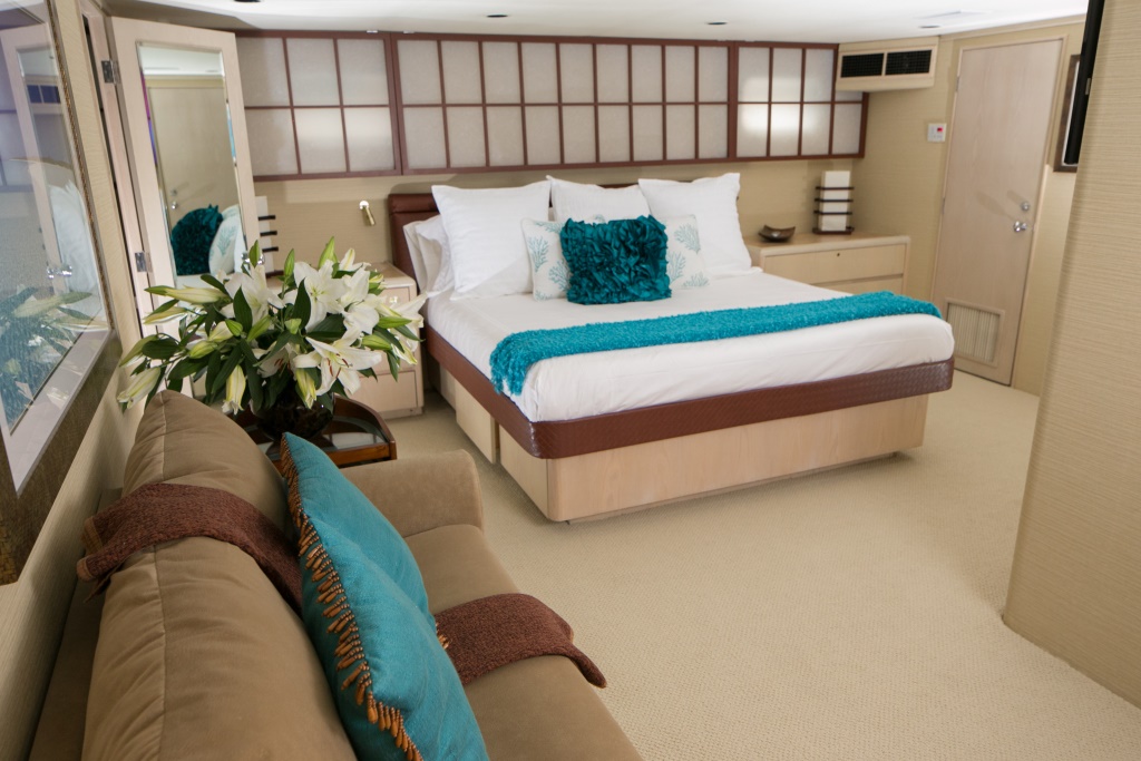 Yacht ISLAND TIME - Master Cabin.jpg
