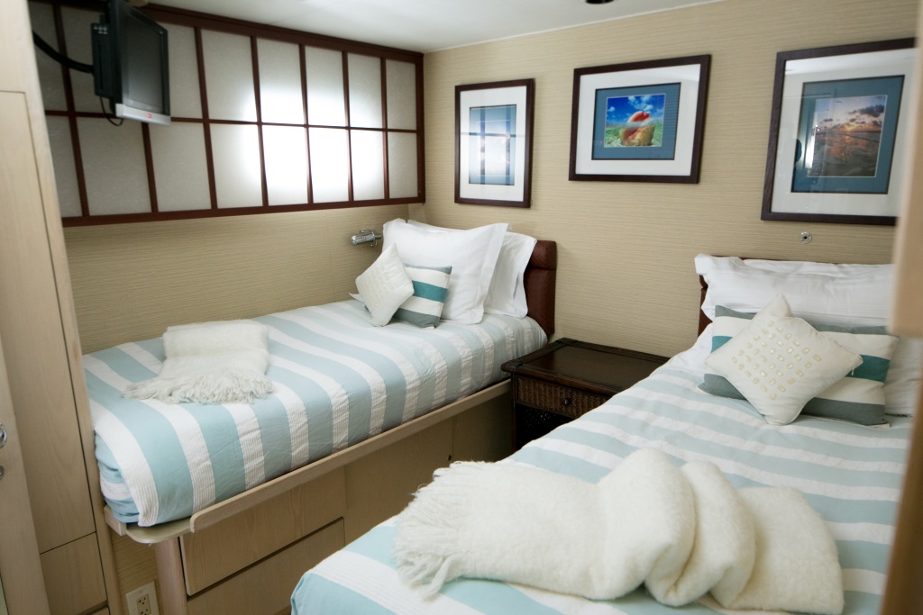 Yacht ISLAND TIME - Twin Cabin.jpg