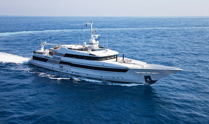Yacht ISLANDER -  Main.jpg