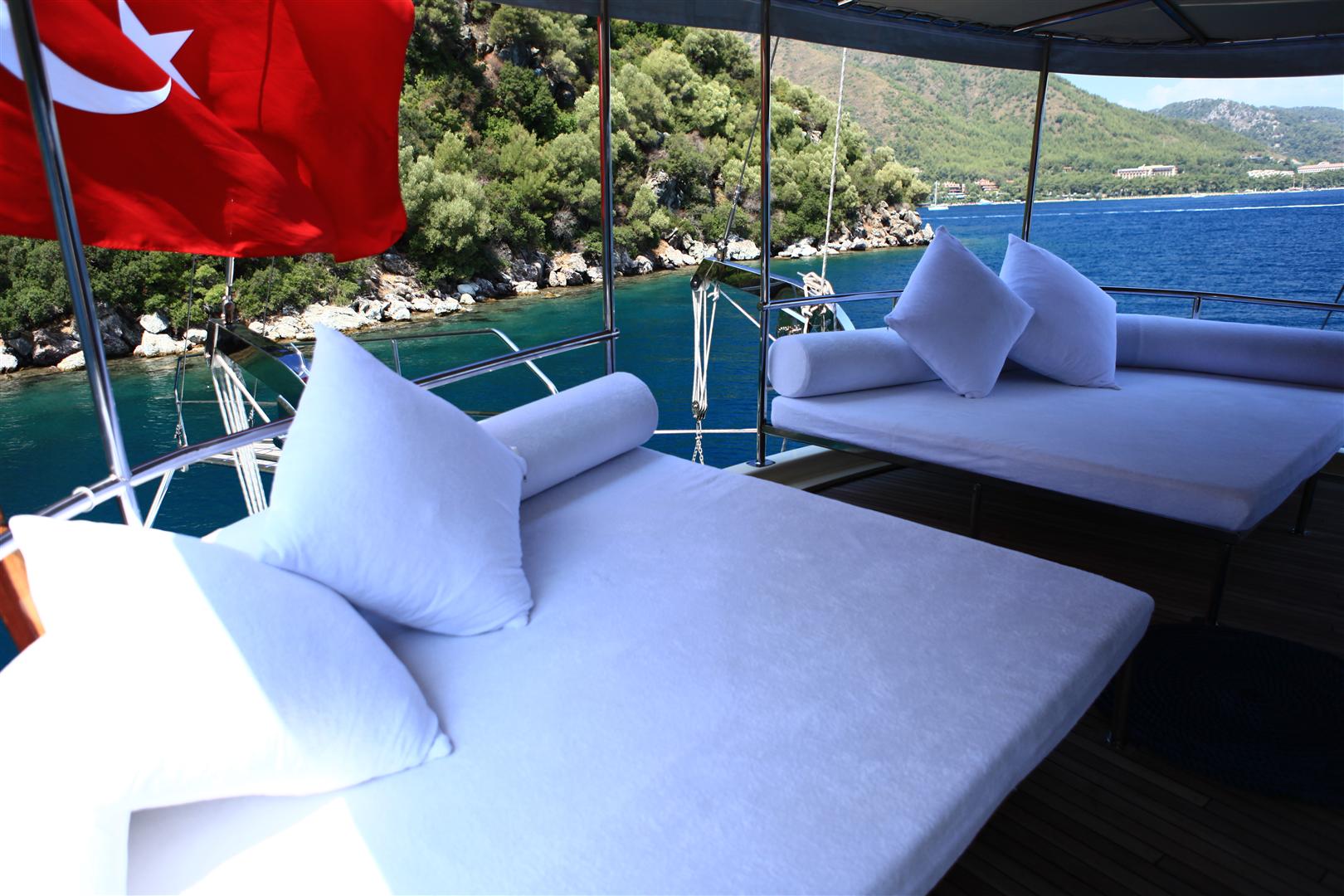Yacht JUNIOR ORCUN -  Aft Deck Sunpads.JPG