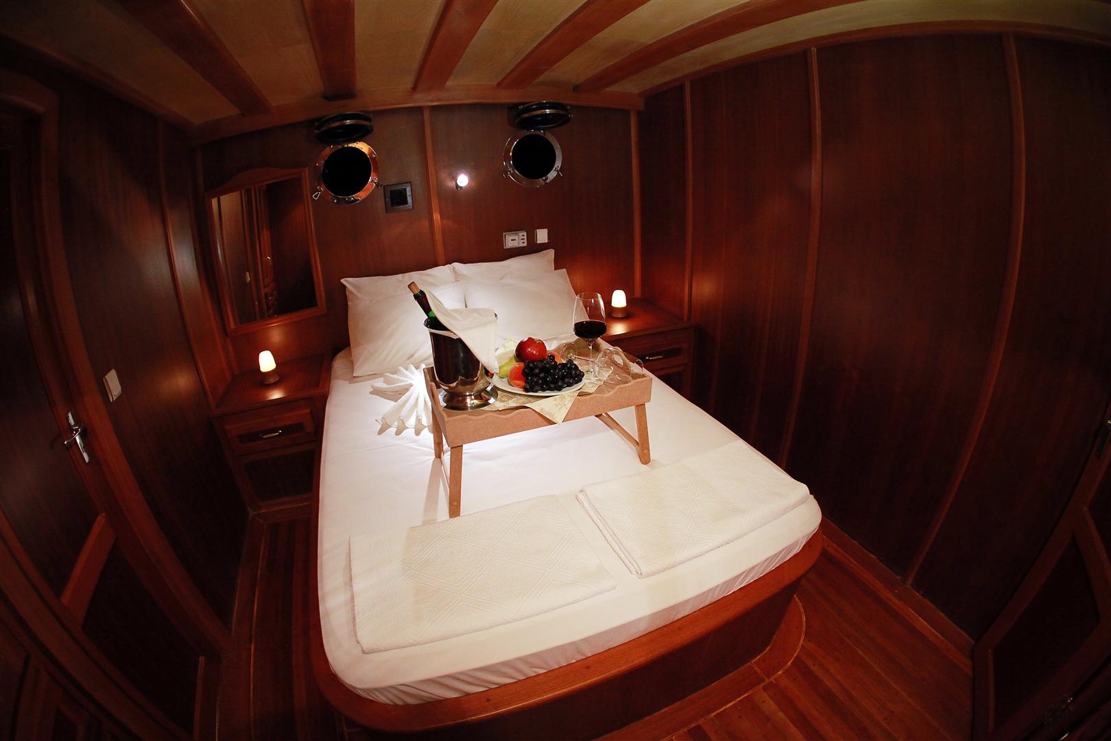 Yacht JUNIOR ORCUN -  Guest Cabin.JPG