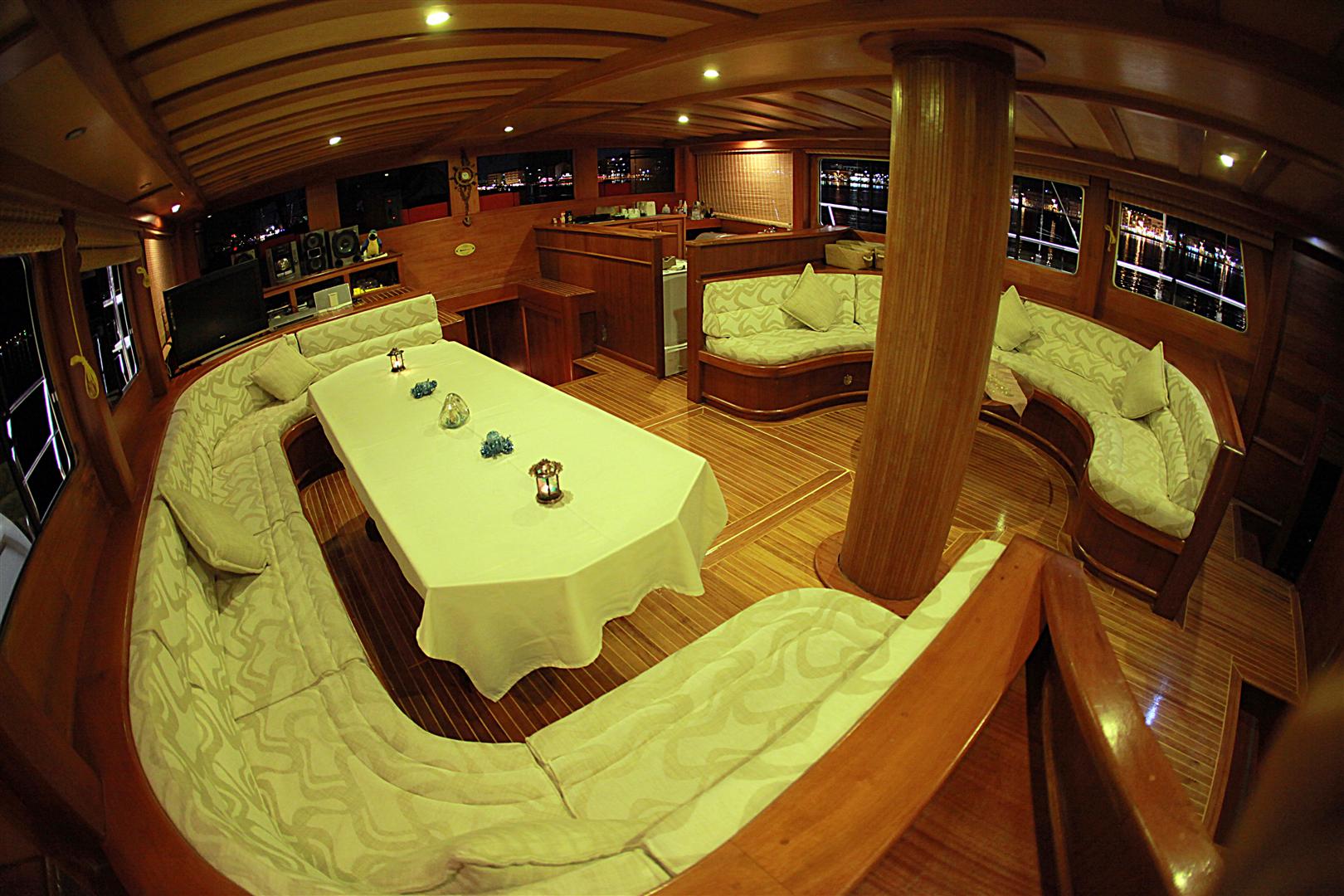 Yacht JUNIOR ORCUN -  Main Salon 2.JPG