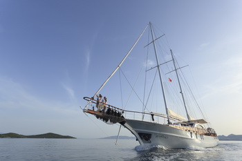 Yacht JUSTINIANO - 008.jpg
