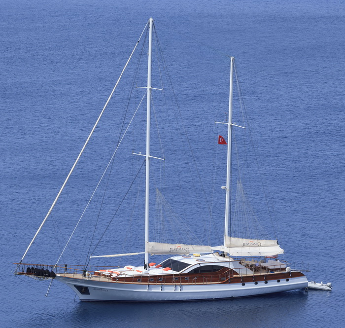 Yacht JUSTINIANO - 012.jpg
