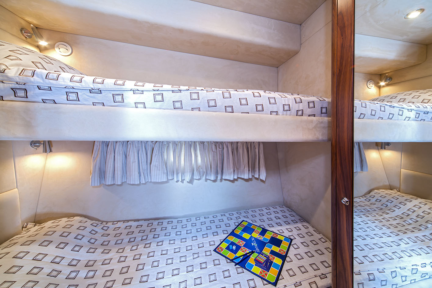 Yacht KATARINA III -  Twin Cabin.jpg