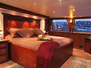Yacht KAYANA -  Sky Master Suite.jpg